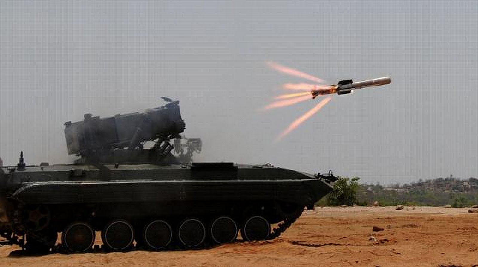 Indian_Anti-Tank+HELINA_Nag+Missile_1.jpg