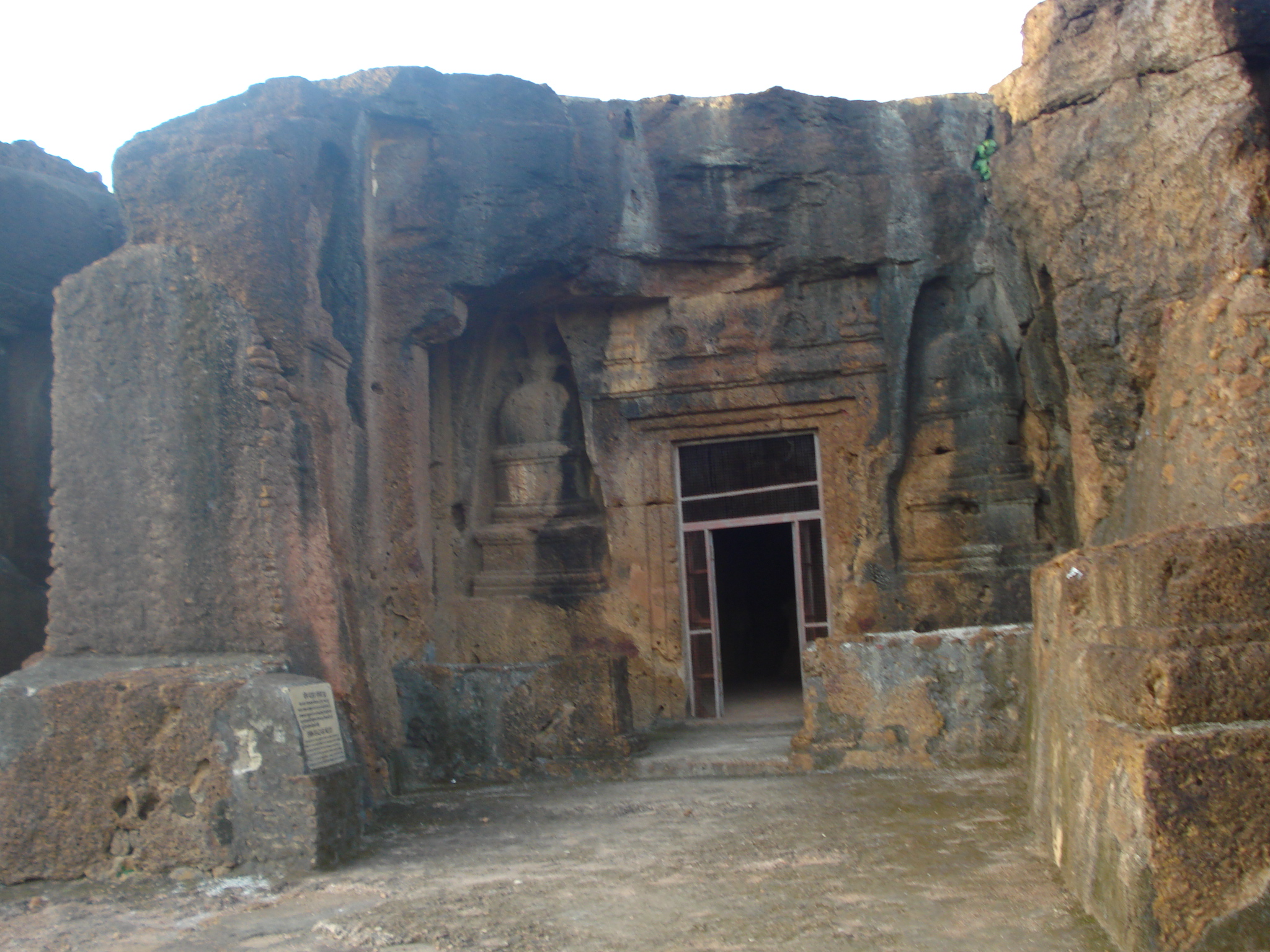 Dhamnar_caves2.JPG