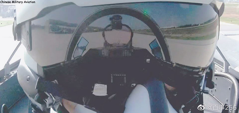 J-20_cockpit2.jpg