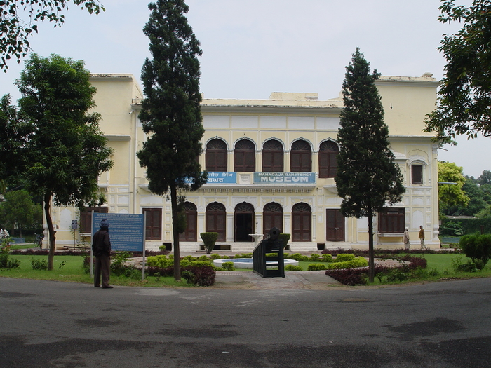 summer-palace-of-maharaja-ranjit-singh-amritsar_700_0.jpg