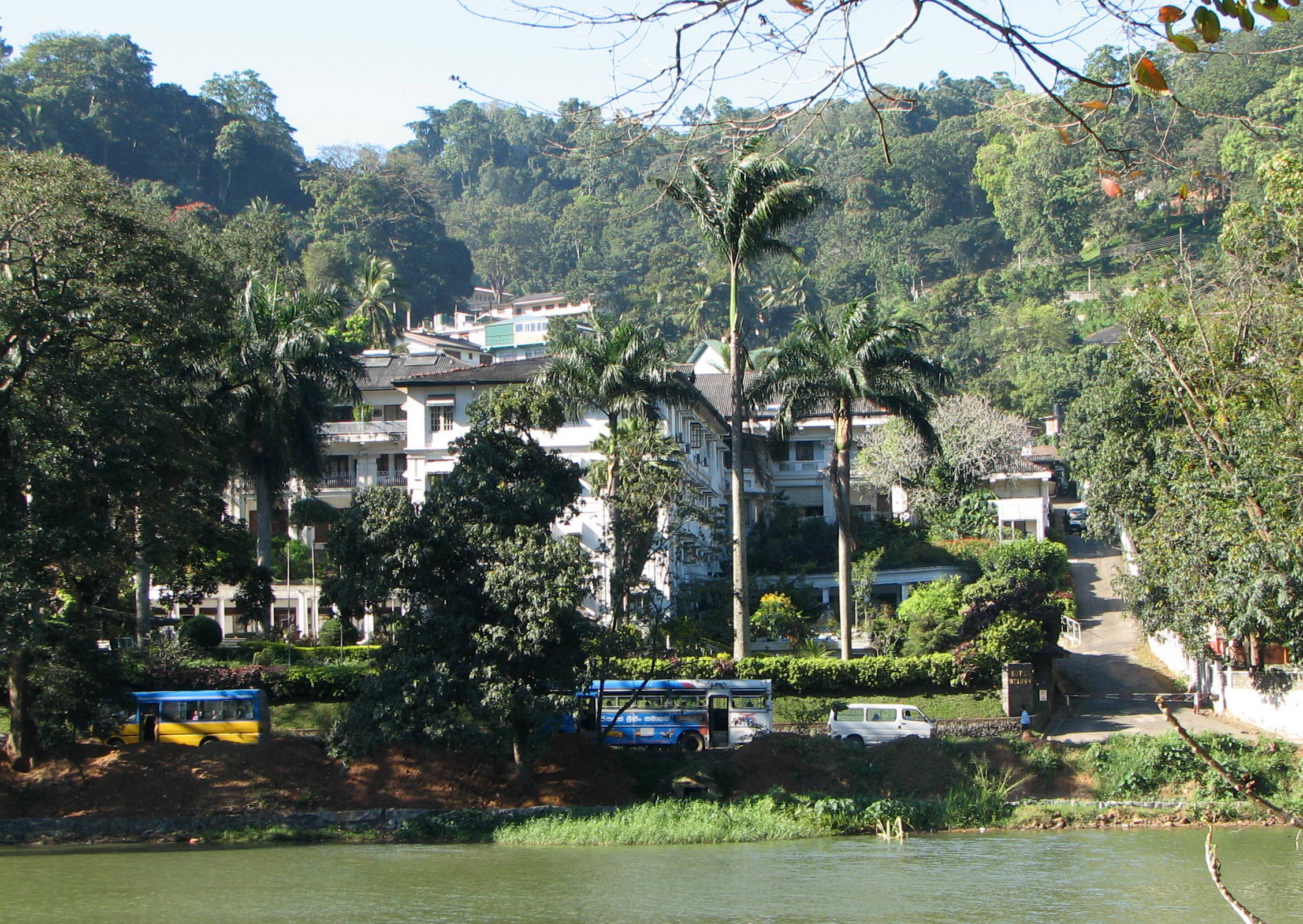 Hotel_Suisse_Kandy.jpg