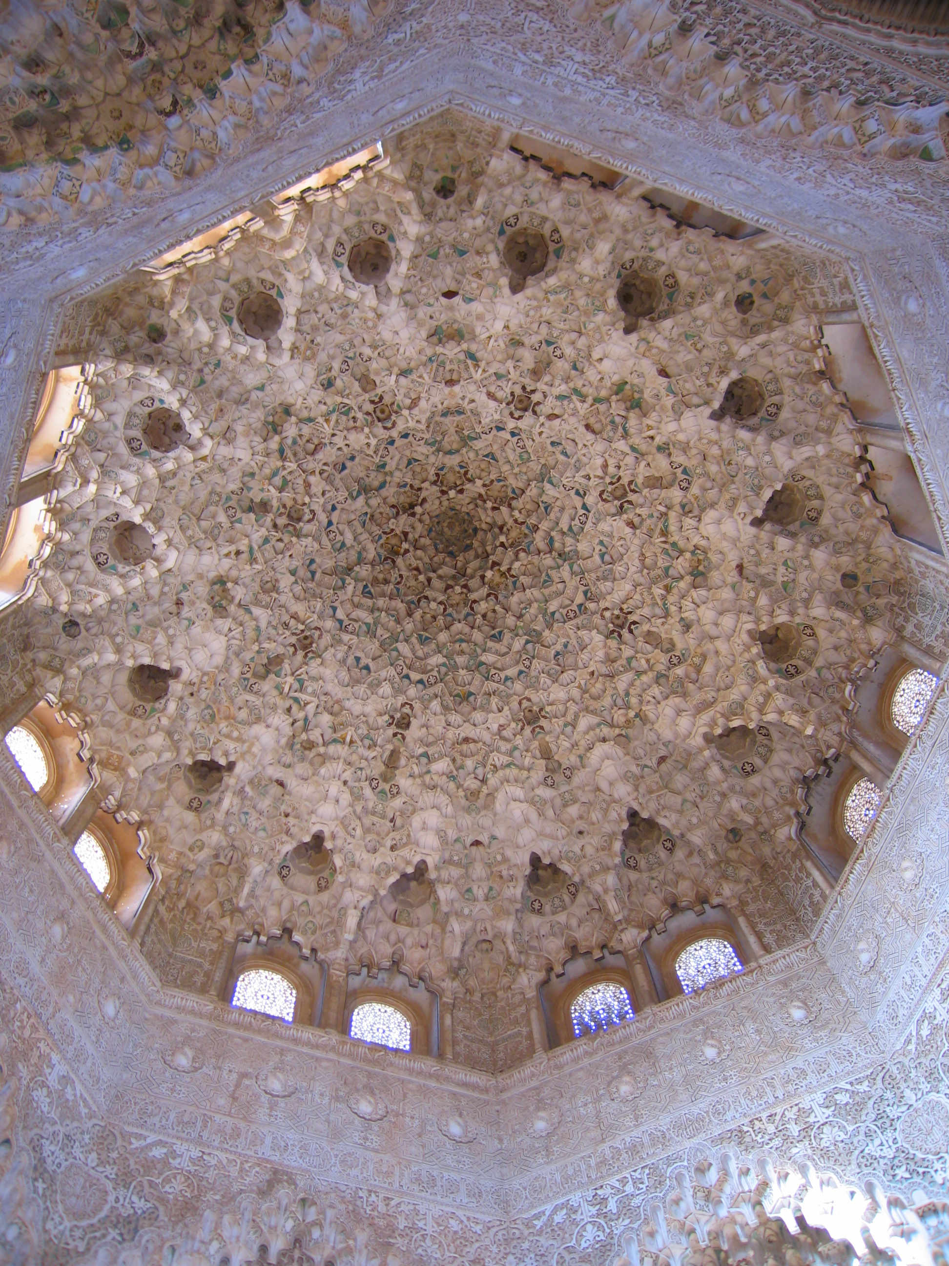 Alhambra-Granada-Sala_de_las_dos_Hermanas.jpg