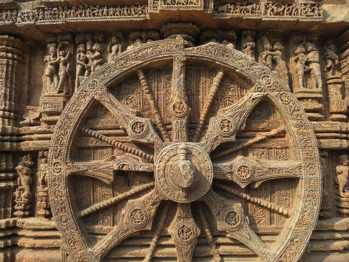 Sculpted-Wheel-the-Sun-Temple-Konark.jpg