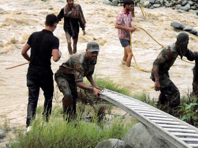 army-launches-rescue-operation-in-flood-hit-kashmir.jpg