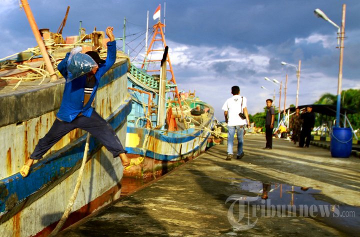 kapal-vietnam-tertangkap-curi-ikan-di-perairan-indonesia_20160425_015732.jpg