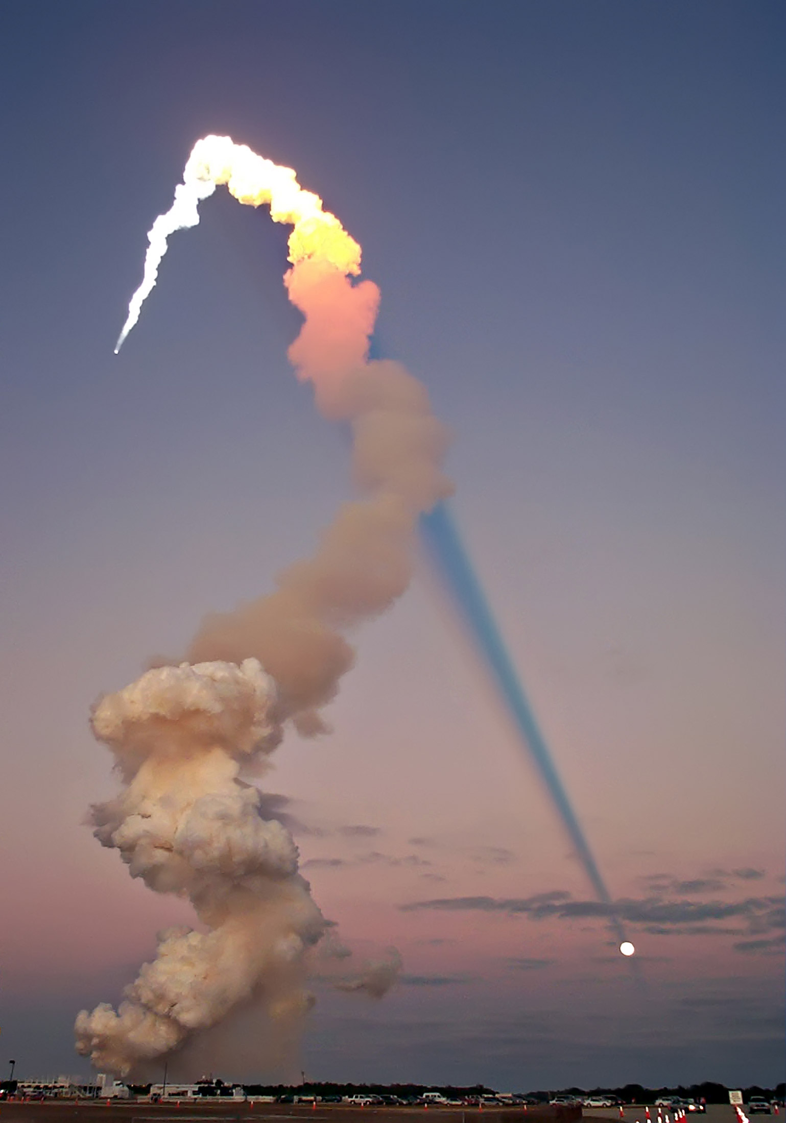 Atlantis_launch_plume_edit.jpg