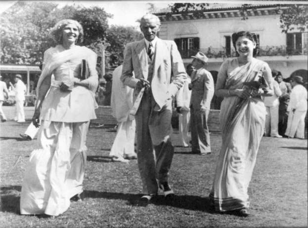 quaid-with-miss-fatima-jinnah-and-begum-rahimtoola-in-bombay-in-1940s.png