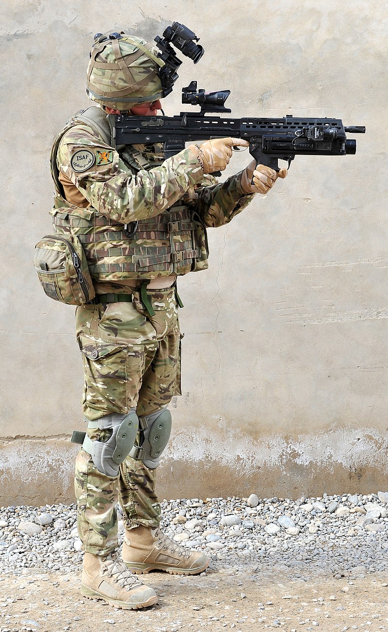 800px-British_Army_Soldier_in_Full_Kit_in_Afghanistan_MOD_45152579.jpg