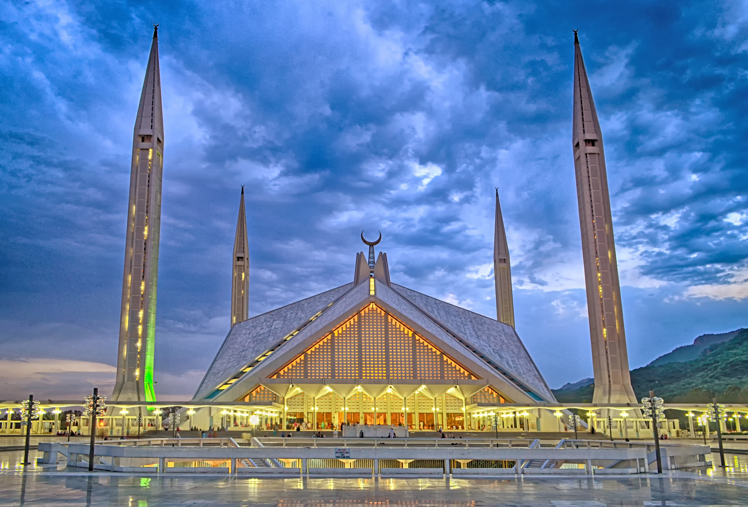 0f58350048b1b544393b5651242e7eb5-shah-faisal-mosque.jpg