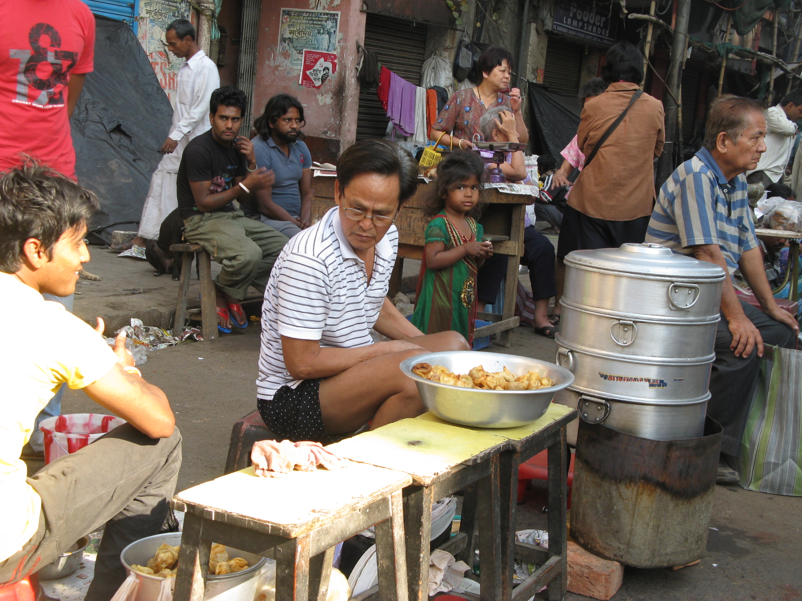 Morning_Chinese_Breakfast_at_Old_Chinatown_~_Tiretta_Bazar%2C_Calcutta_02.JPG