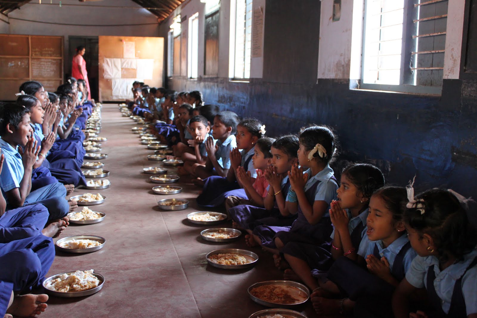 Mid_Day_Meal_Programme_Bangalore.jpg