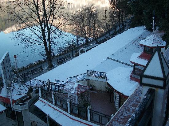 alka-the-lake-side-hotel.jpg