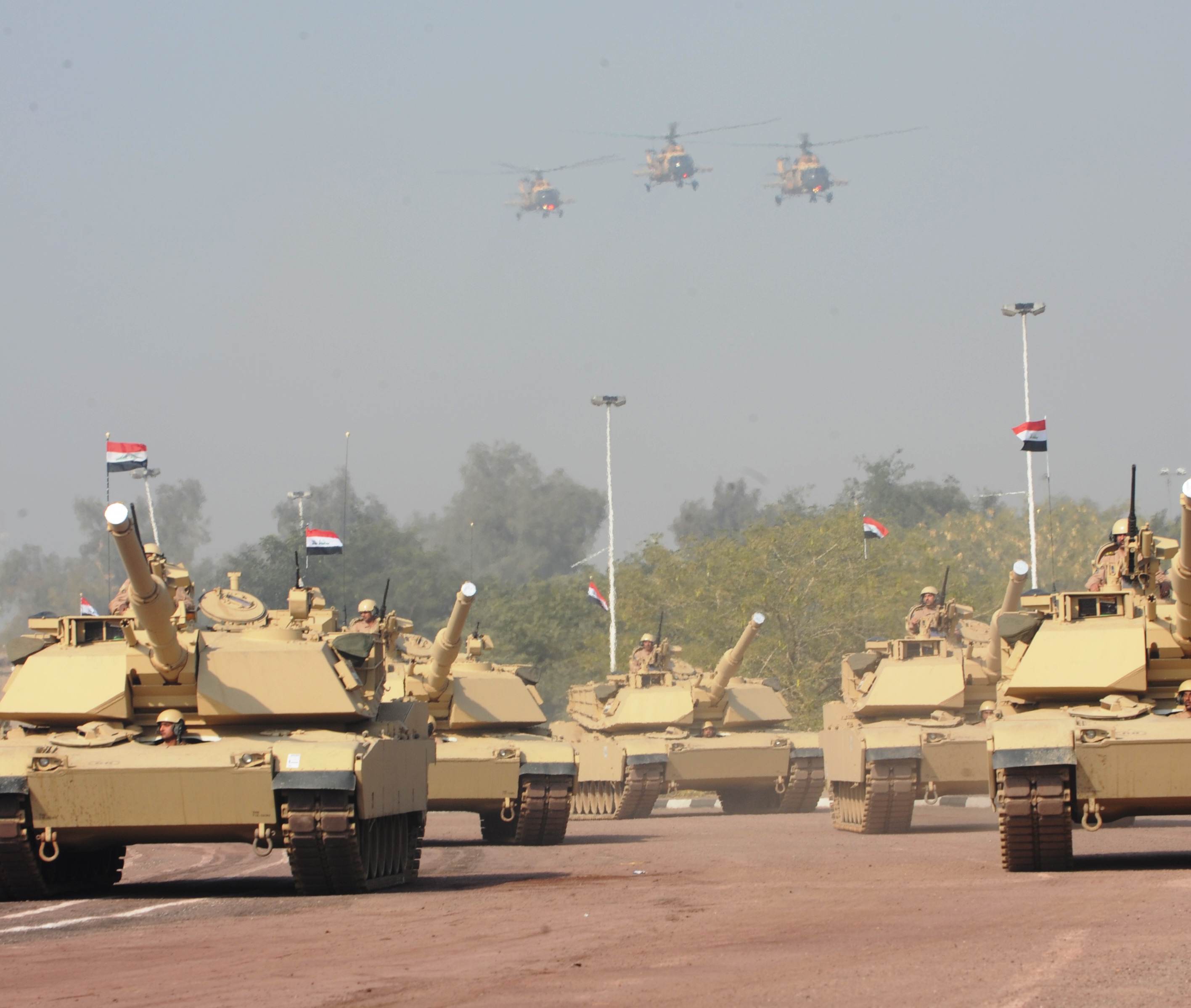 M1_Abrams_tanks_in_Iraqi_service,_Jan._2011.jpg