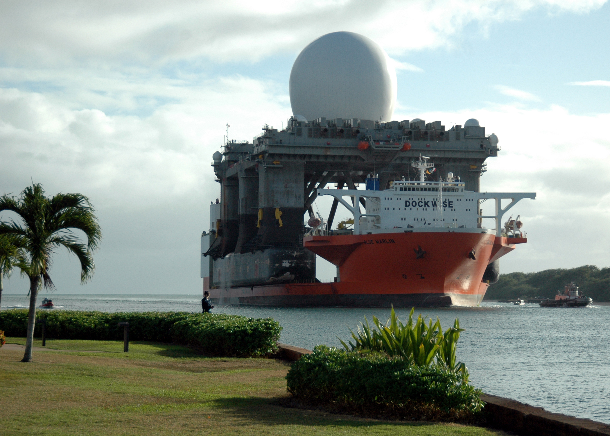 X_band_radar_platform_entering_Pearl_on_Heavy_lift_Marlin.jpg