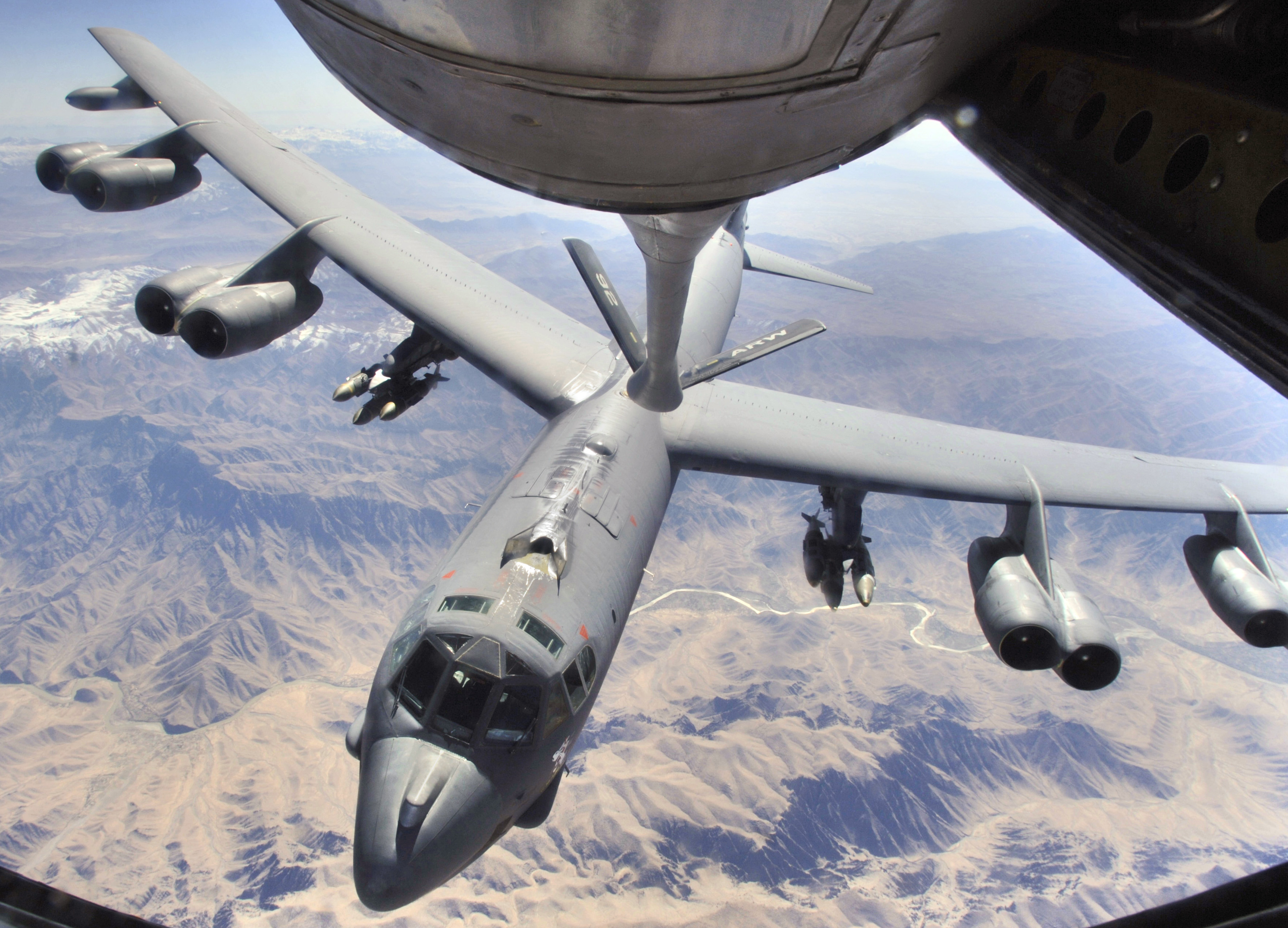 B-52H_prepares_to_refuel_over_Afghanistan.jpg