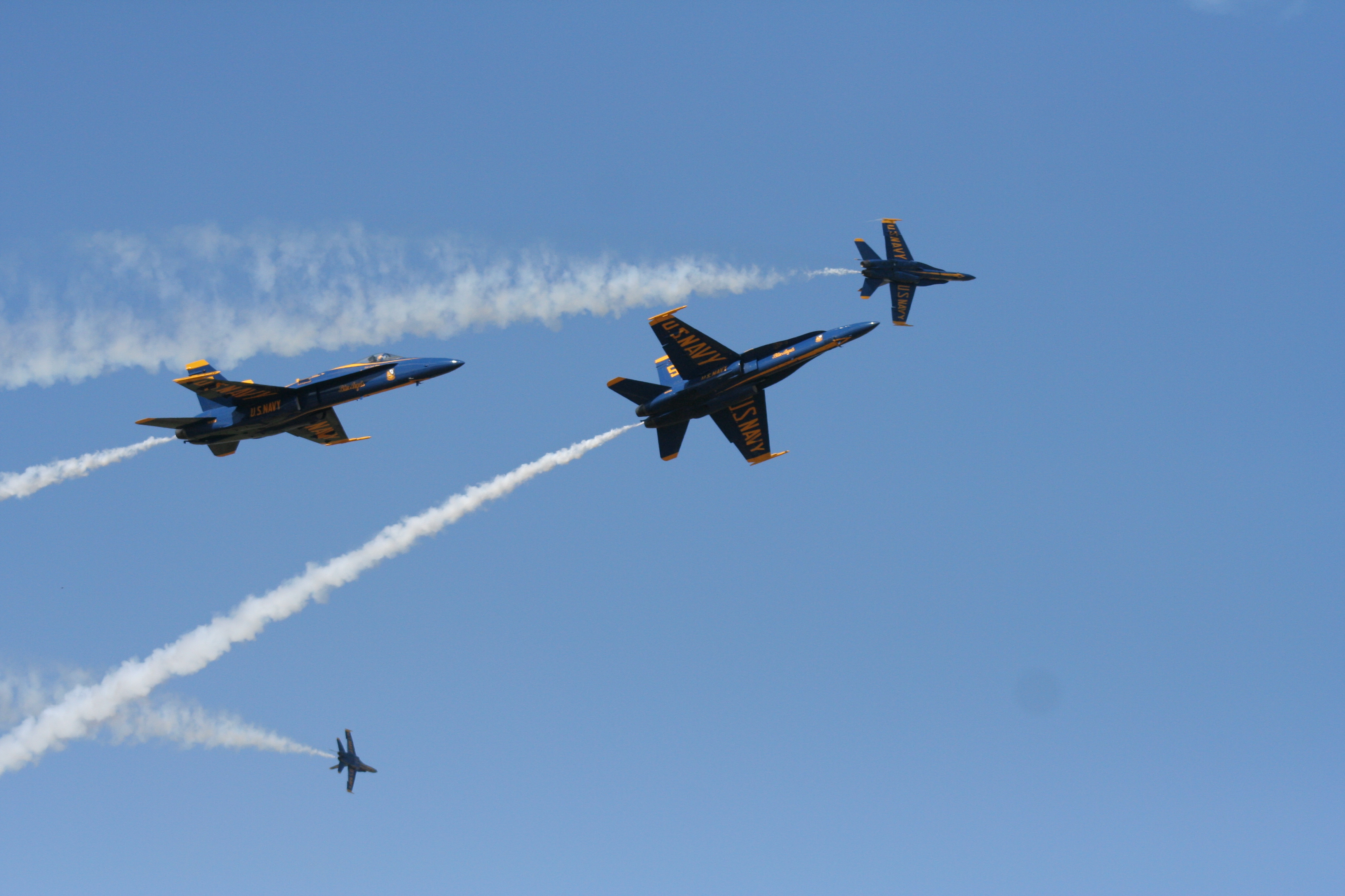 Blue_angels_4_plane_flyby_turn_2.jpg