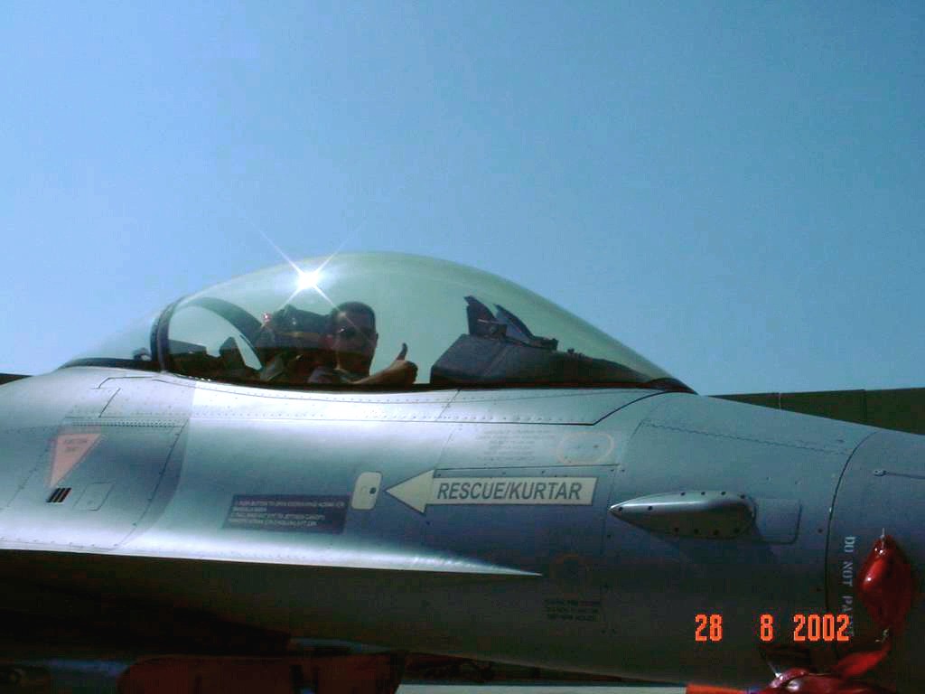 f16_canopy_closed.JPG