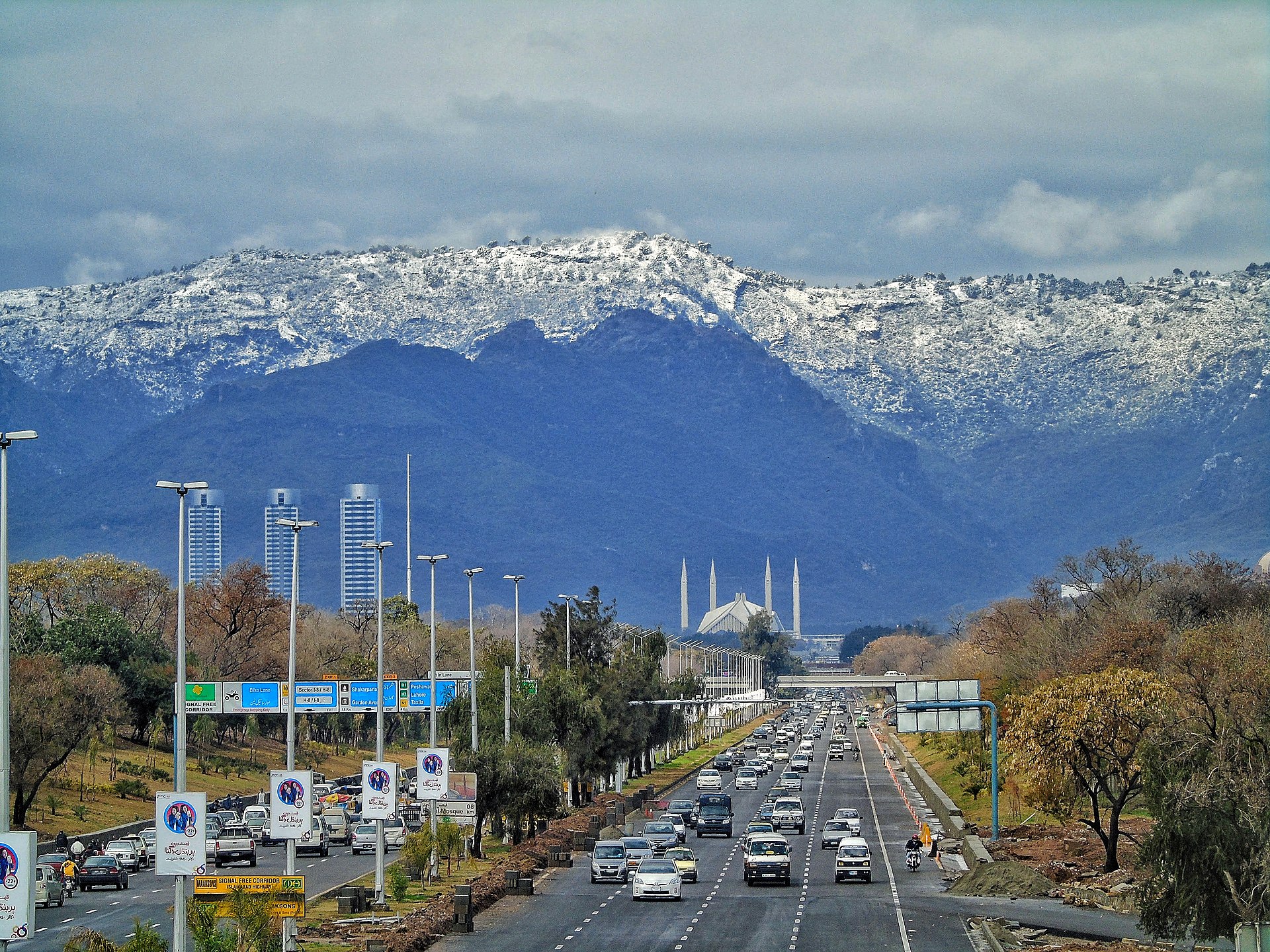 1920px-Faisal_Mosque%2C_Islamabad_III.jpg