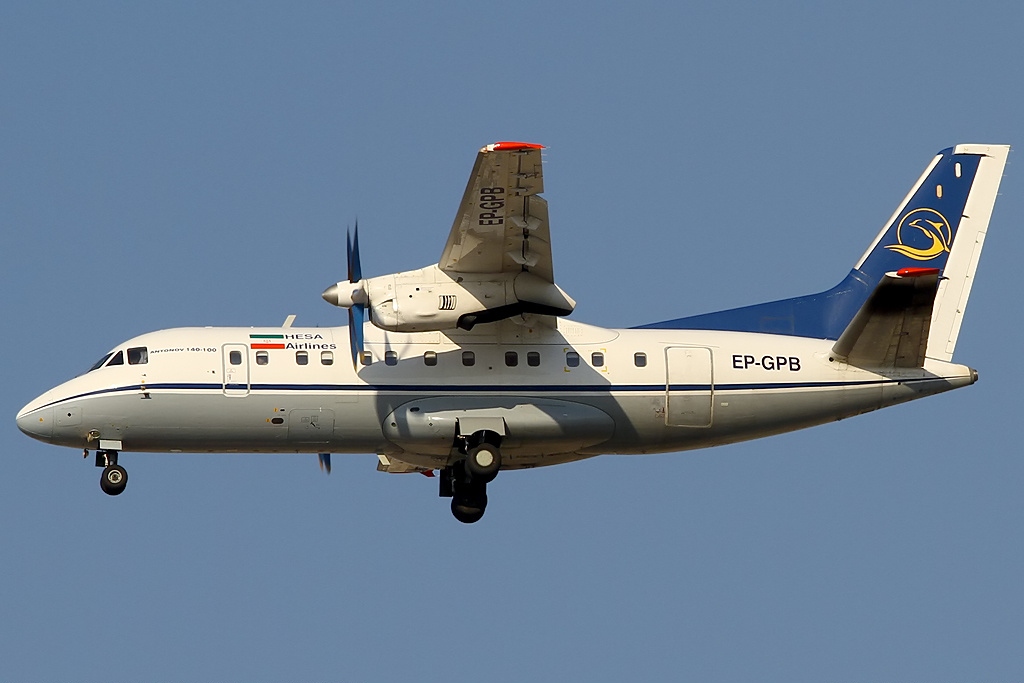 Antonov_%28HESA%29_An-140-100%2C_HESA_Airlines_AN2221381.jpg