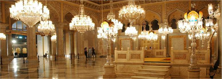 chandeliers-at-chowmahela-palace.jpg