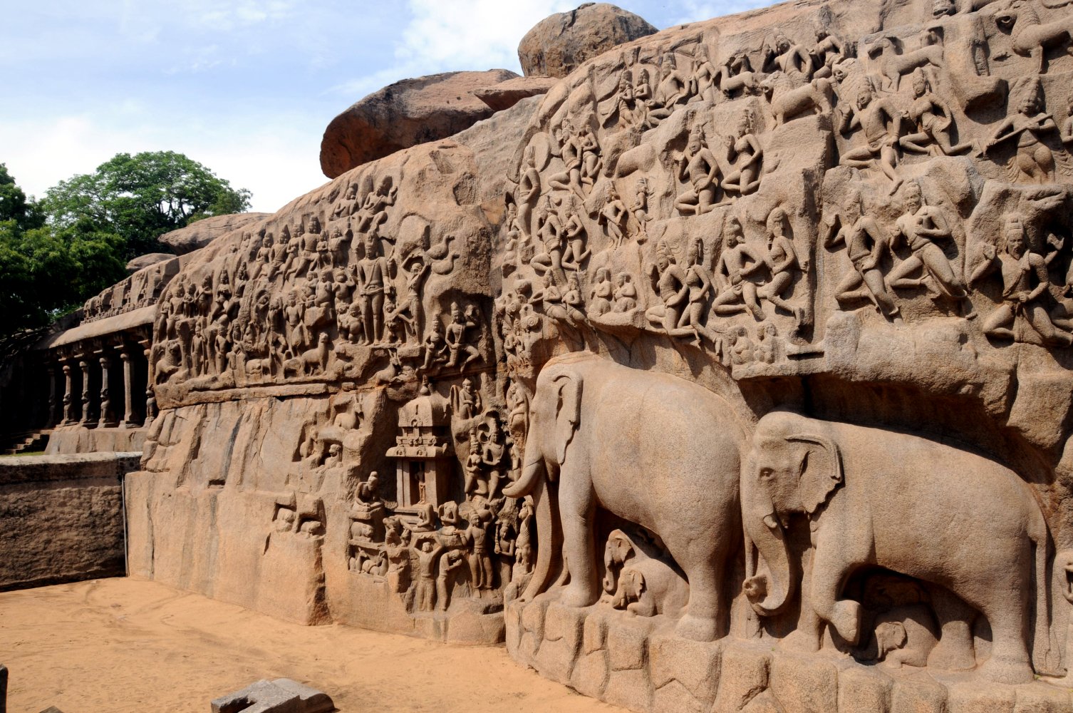 Mamallapuram_rock_carvings.jpg
