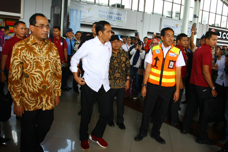 antarafoto-presiden-tinjau-arus-balik-bandara-soetta-210618-bal.jpg