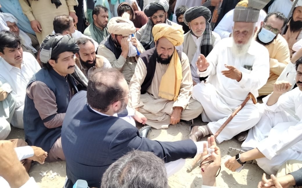 Provincial minister Hisham Inamullah Khan holds talks with the protesters. — Photo: Handout