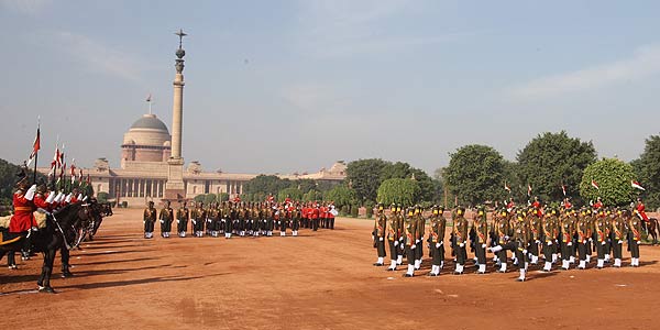 rashtrapati_bhavan_change_of_guard_600.jpg