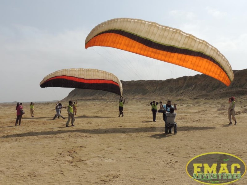 emac-paragliding-in-karachi16.jpg
