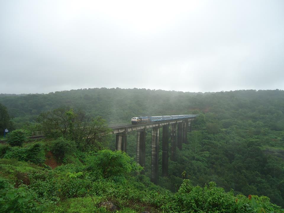 Bridge+Pomandi+From+Distance.jpg