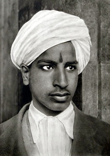 Kashmir_pandit_man_1927.JPG