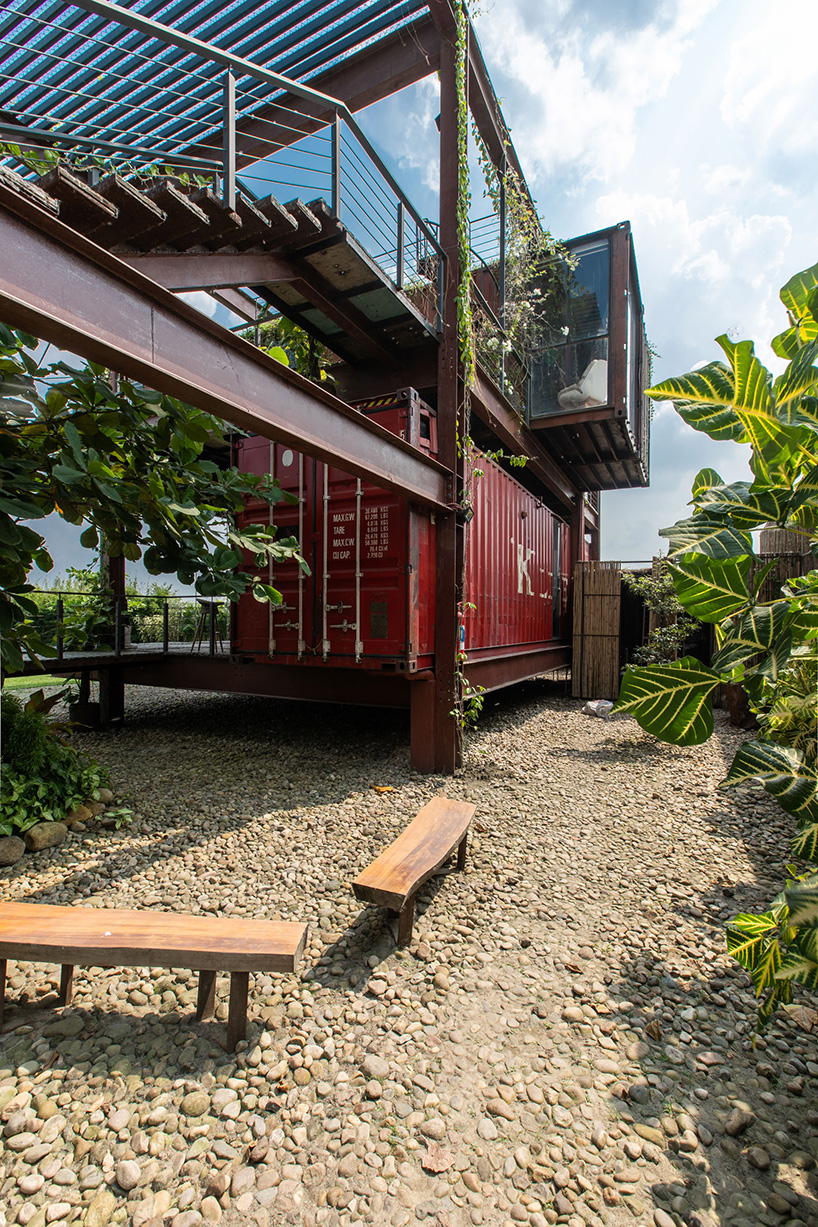 container-house-river-and-rain-bangladesh-designboom-22.jpg