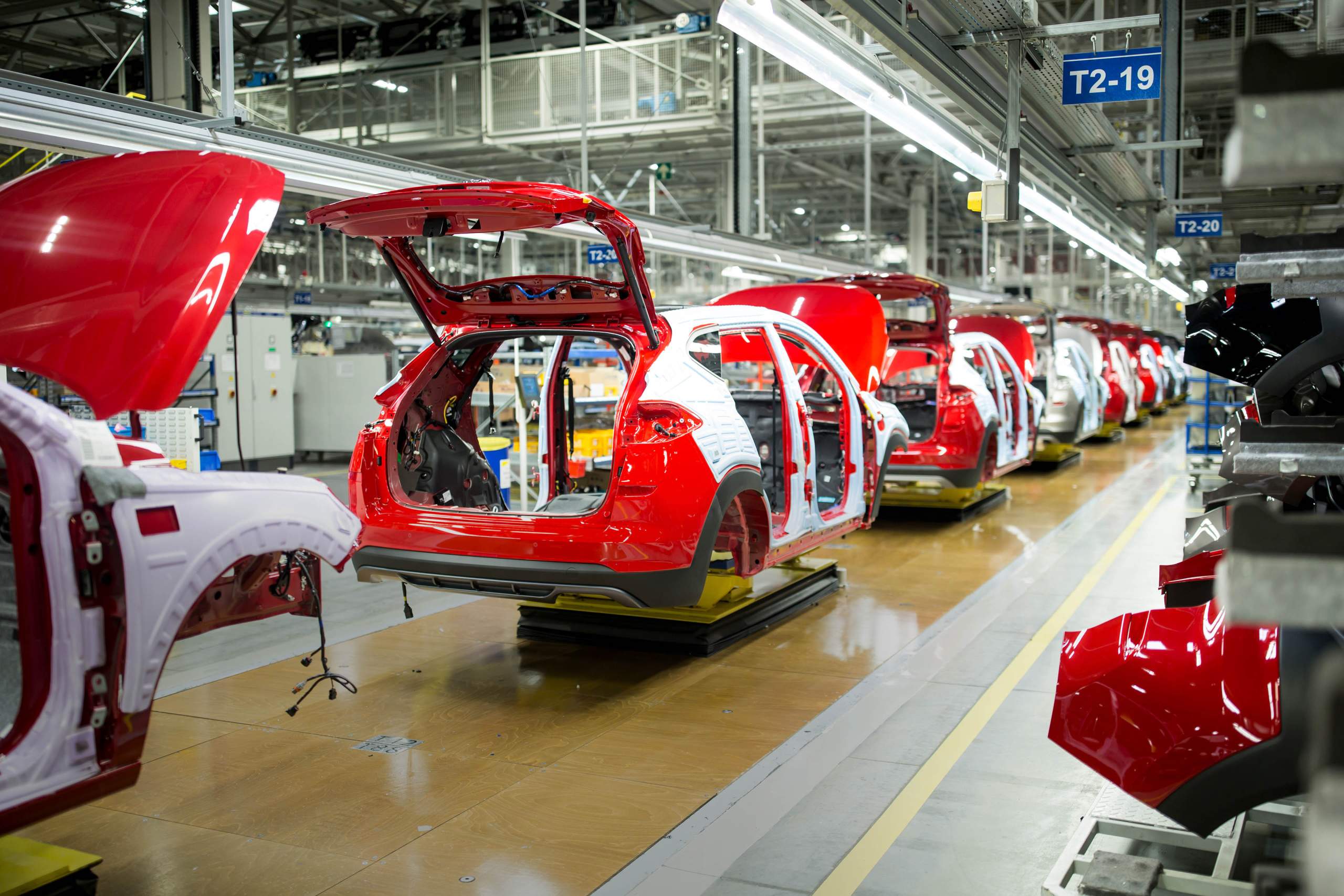 ey-modern-automatized-car-production-in-a-factory-scaled.jpg