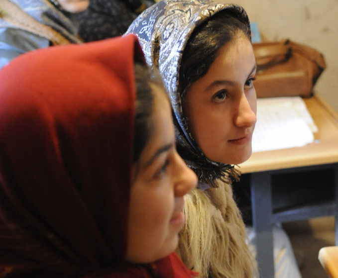 Afghan_school_girls_in_Herat-1.jpg