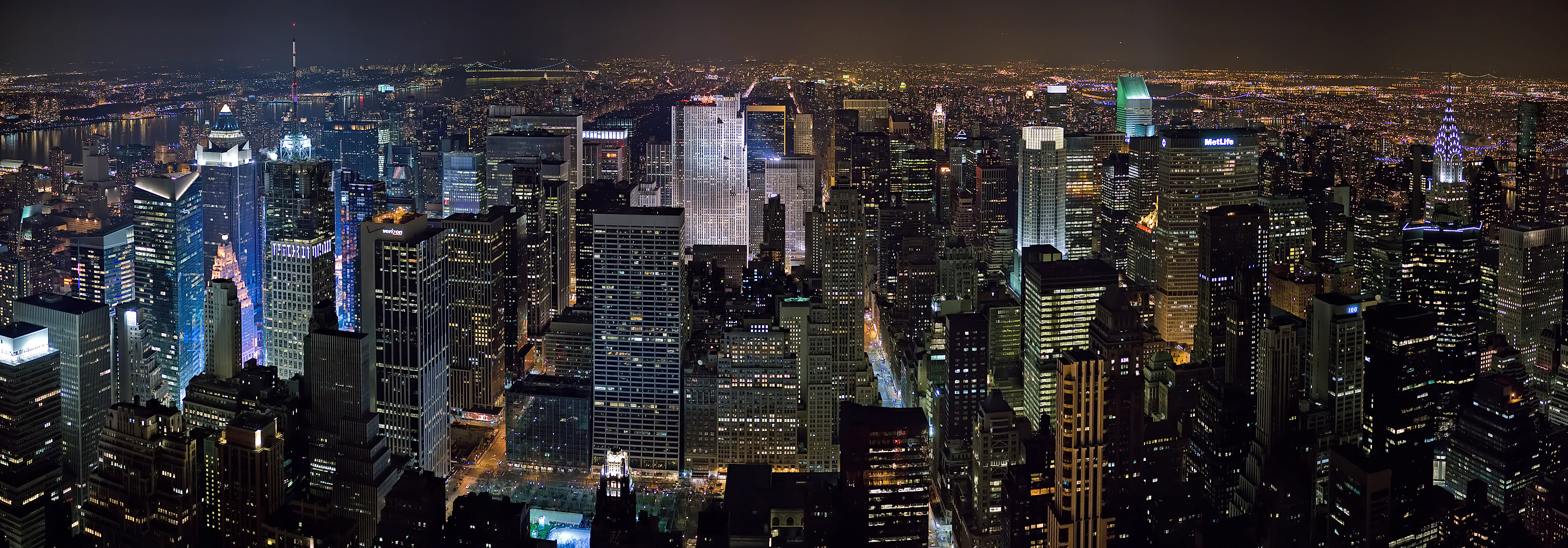 New_York_Midtown_Skyline_at_night_-_Jan_2006_edit1.jpg