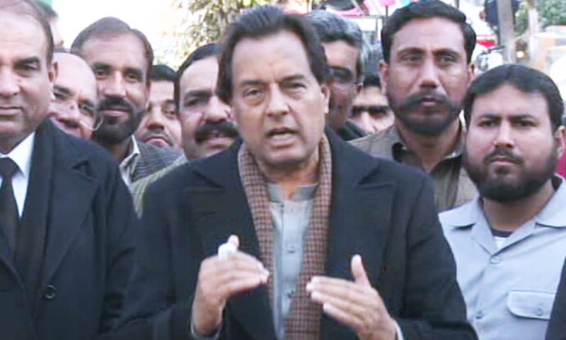 'Writing on the wall': Safdar claims Junaid to join politics speaks to the media outside the Islamabad High Court on Tuesday. — DawnNewsTV