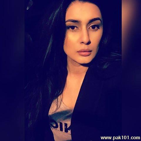 Kubra_Khan_Pakistani_Fashion_Model_And_Film_Actress_Celebrity_46_histz_Pak101(dot)com.jpg