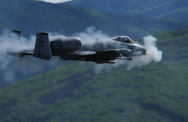 800px-A-10_Thunderbolt_II_Gun_Run-640x416.jpeg