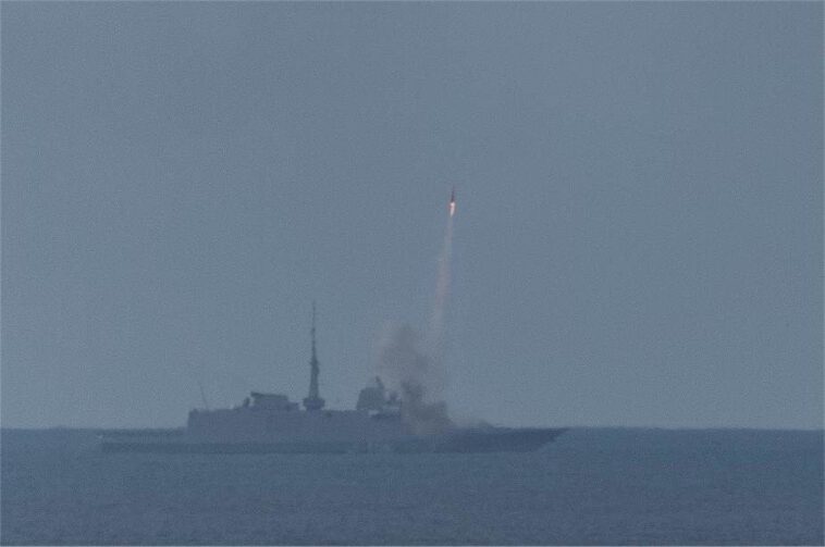 الفرقاطة الفرنسية بريتاني تنجح في إطلاق صاروخ الكروز MdCN