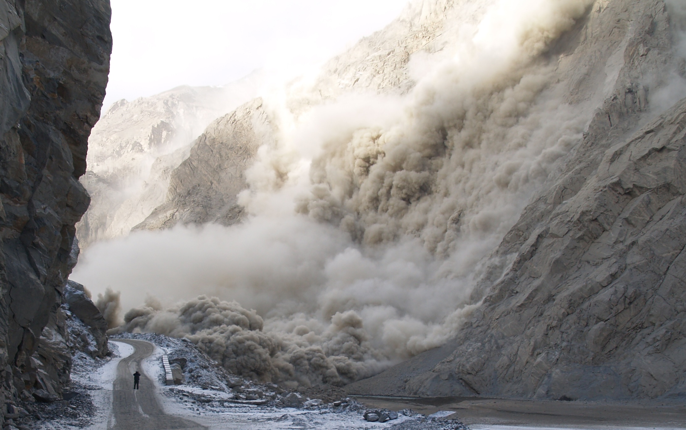 landslide-hunzainayat.jpg