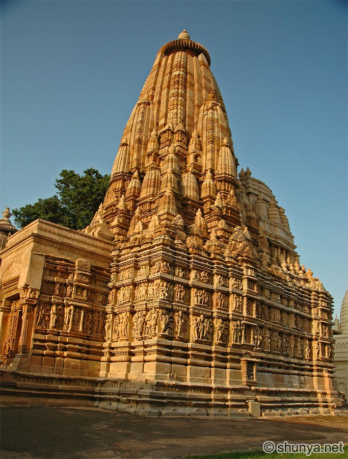 ParsvanathTemple01.jpg