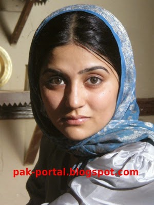 Pakistani+And+Bollywood+Actresses+In+ScarfBurqaHijab+4.jpg