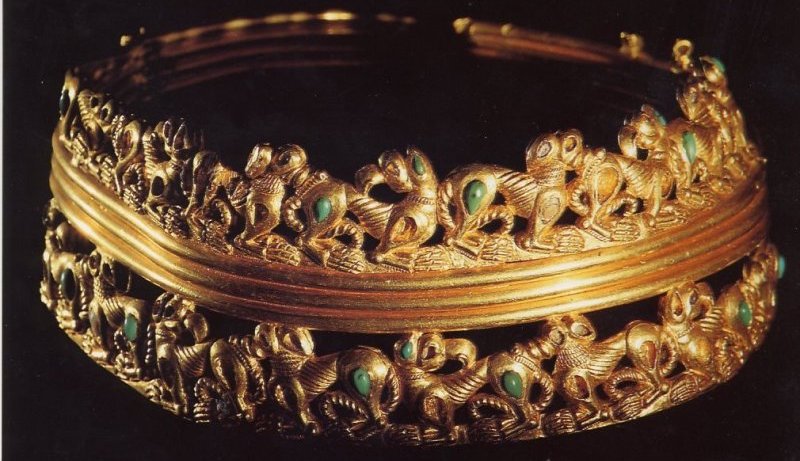 sarmatische-halsband-met-dierenfries.jpg