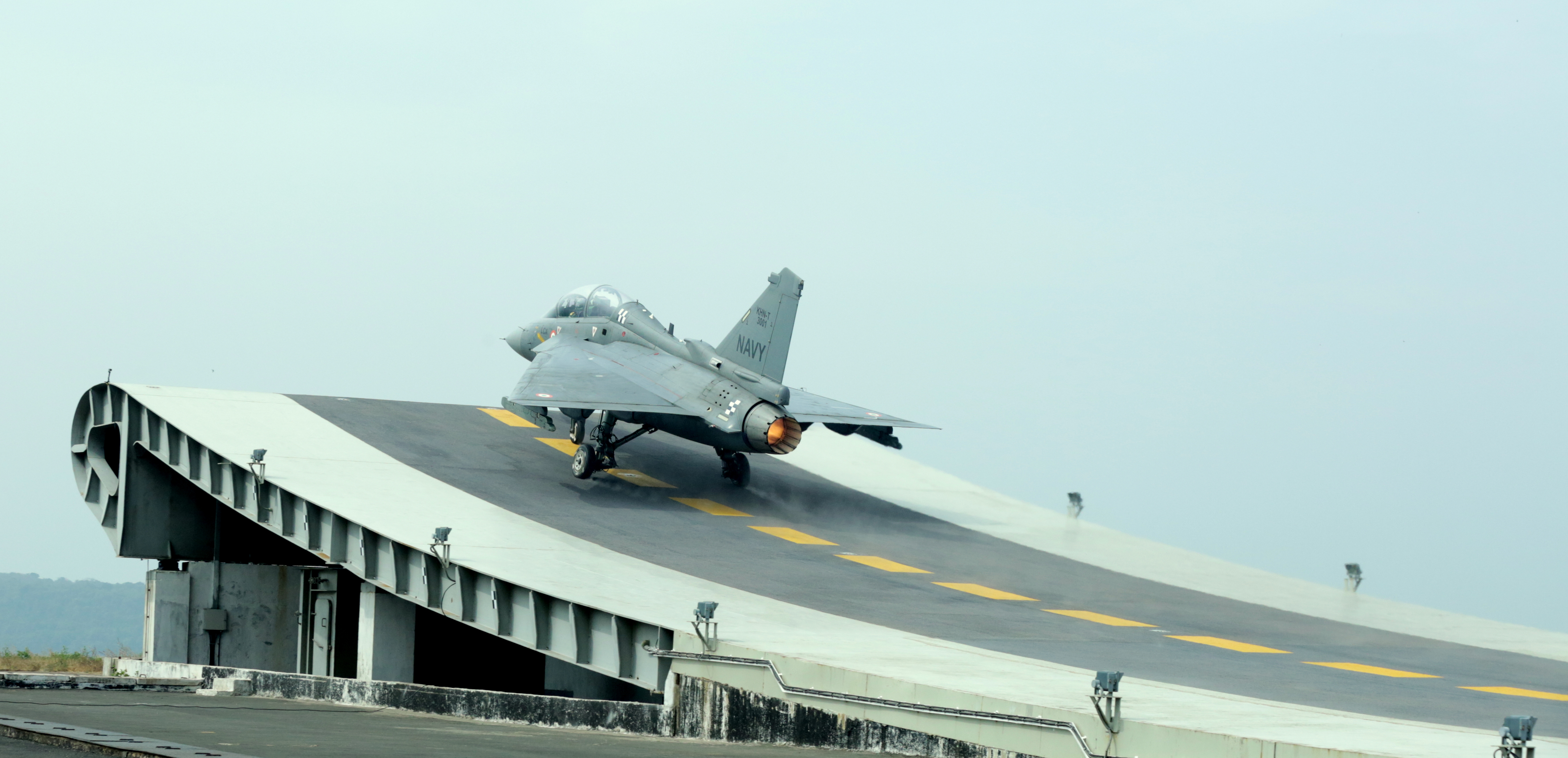 HAL_Tejas_NP-1_takes-off_from_the_Shore_Based_Test_Facility_at_INS_Hansa%2C_Goa.JPG