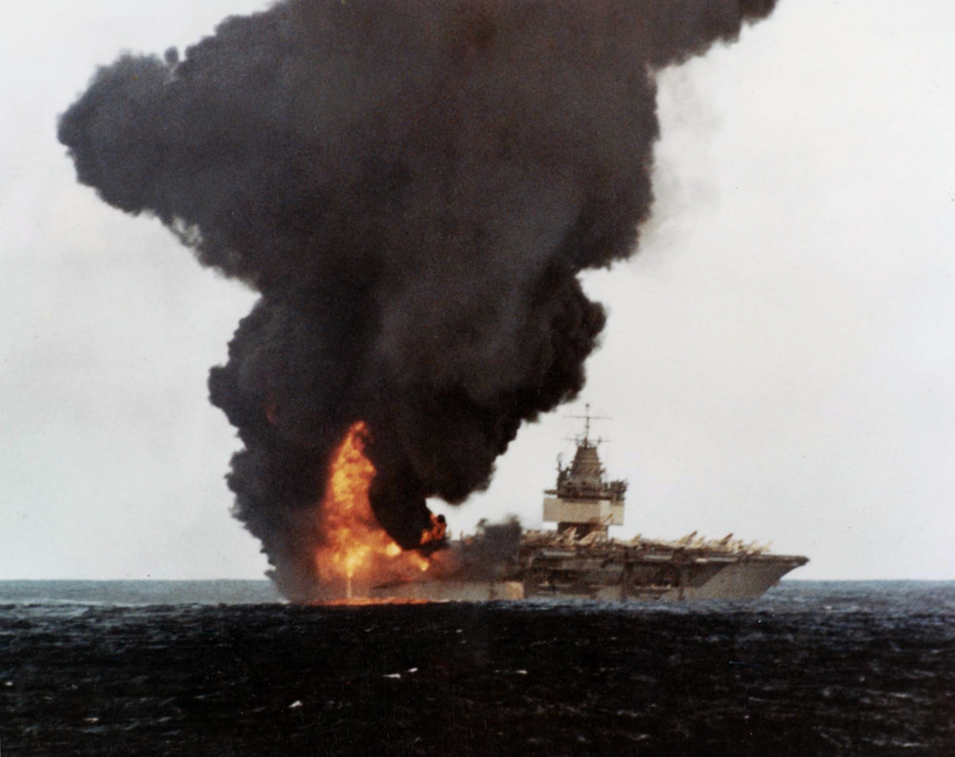 USS_Enterprise_%28CVN-65%29_burning%2C_stern_view.jpg