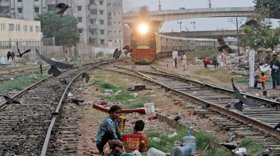 mother-child-living-on-train-track-pakistan.jpg