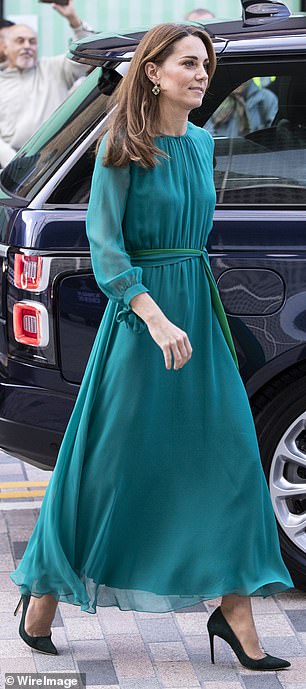 19200440-7528785-The_Duchess_of_Cambridge_looked_elegant_as_she_arrived_for_the_e-m-47_1570015557772.jpg