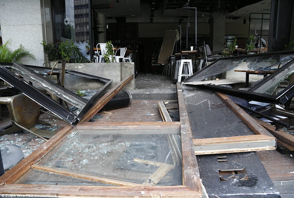 3027B3E400000578-3398712-The_damage_done_to_a_Starbucks_cafe_in_central_Jakarta_that_was_-m-39_1452758979079.jpg