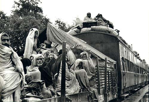 A_refugee_train%2C_Punjab%2C_1947.jpg