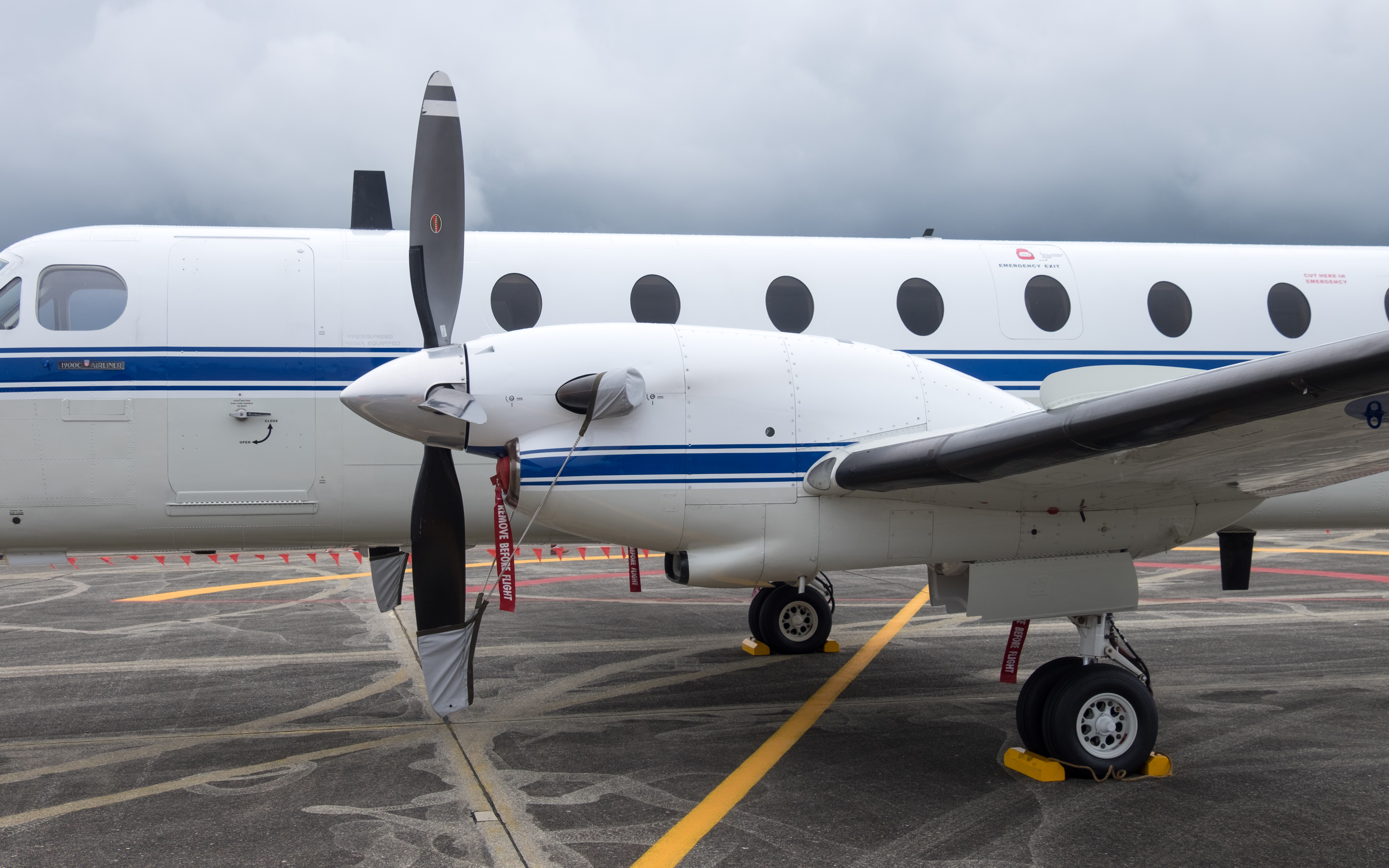 Left_Wing_Pratt_%26_Whitney_Canada_PT6A-65B_Engine_of_ROCAF_Beechcraft_1900C_1903_20160813.jpg